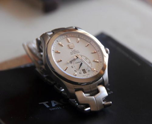 豪爽川表友 一萬(wàn)多豪雅腕表被劃傷，寬容化解銷售風(fēng)波